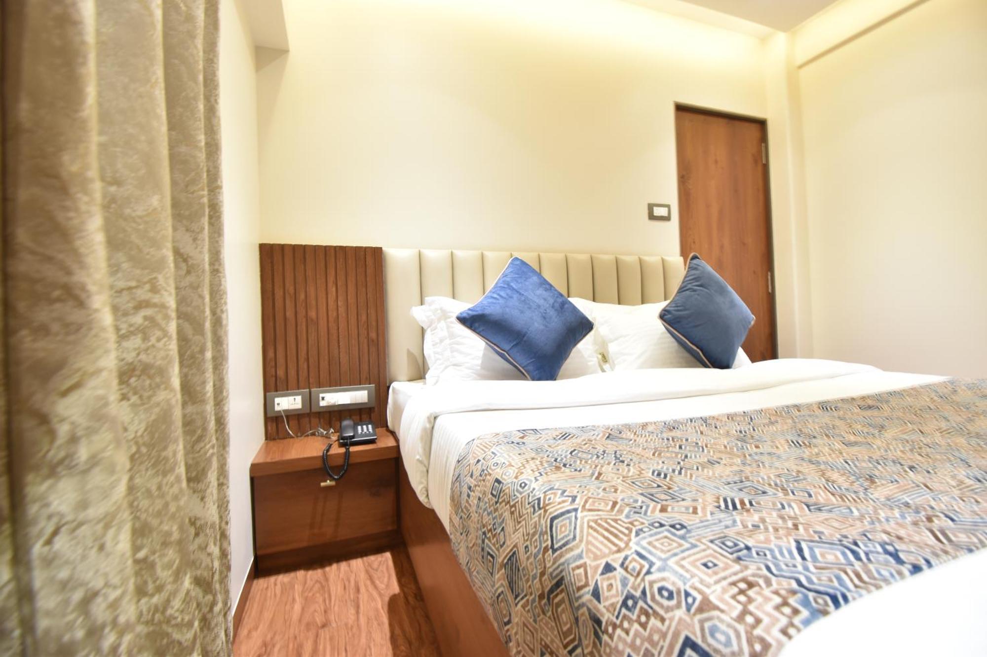 Hotel Kalpana Palace, Bombaj Zewnętrze zdjęcie
